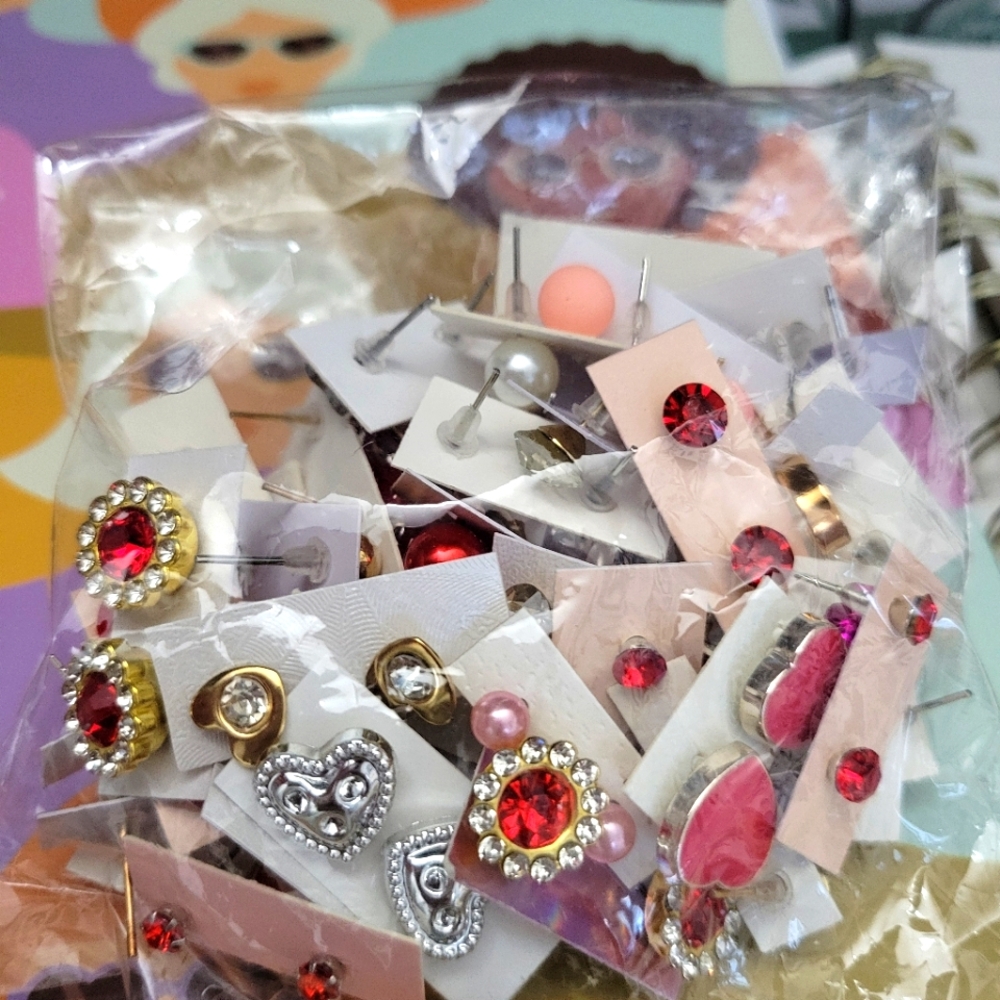 Girls post back earrings, new never worn! Party favors, goodie bags